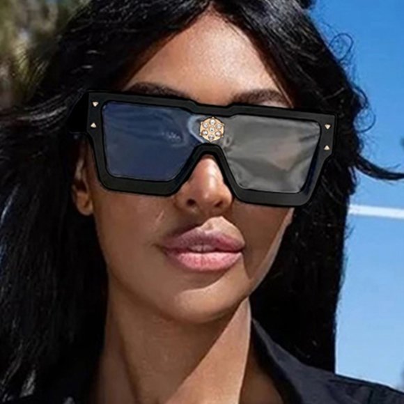 Neiman Marcus DIAMOND Sunglasses - Picture 3 of 3